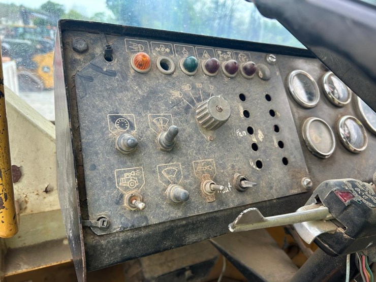 caterpillar-d25b-image-21