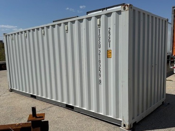 #390-•-20'-long-shipping-container-(milwaukee,-wi)-image-3