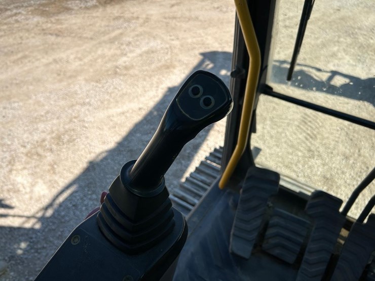 volvo-ec220dlc-excavator-image-29