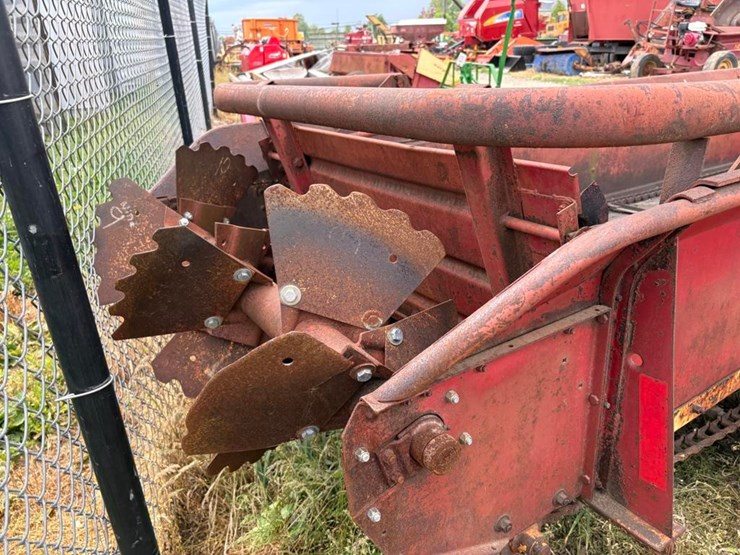 new-holland-327-image-6