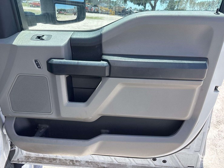 2020-ford-f550-image-38