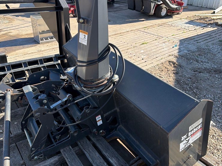 bobcat-72”-front-mount-snowblower-image-18