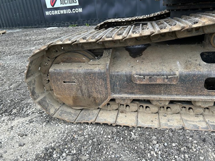 deere-160d-lc-image-17