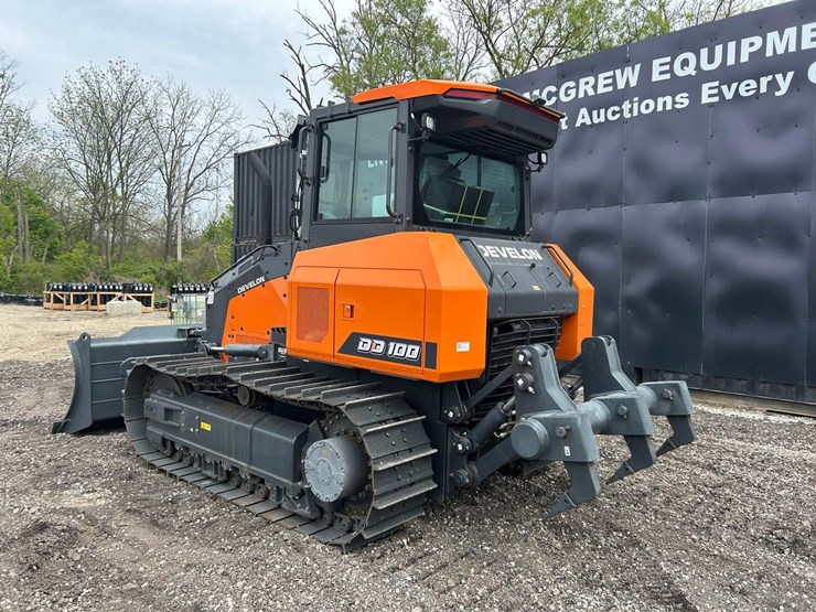 2026-develon-dd100-us10-crawler-dozer-image-2