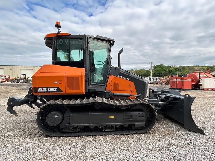 2026--develon-dd100-us10-crawler-dozer-image-5