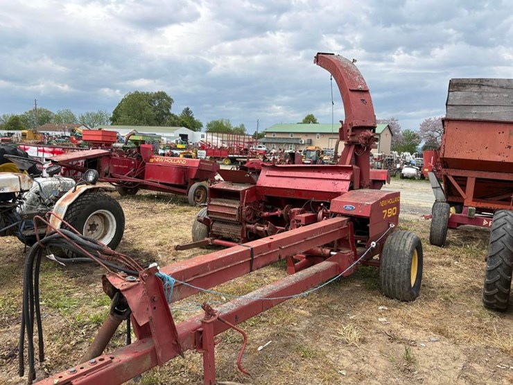 new-holland-790-image-3