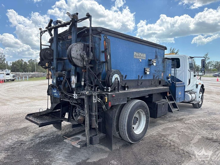 2018-international-durastar-4300-image-3