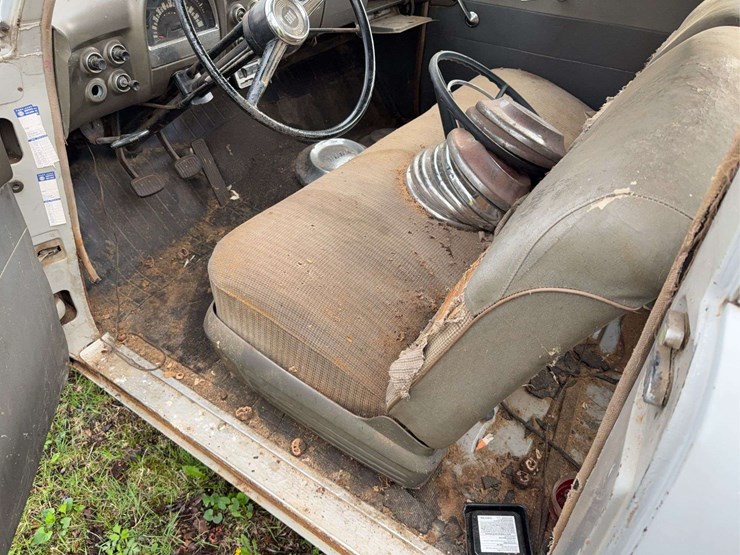 1952-ford-mainline-2-door-sedan-image-15