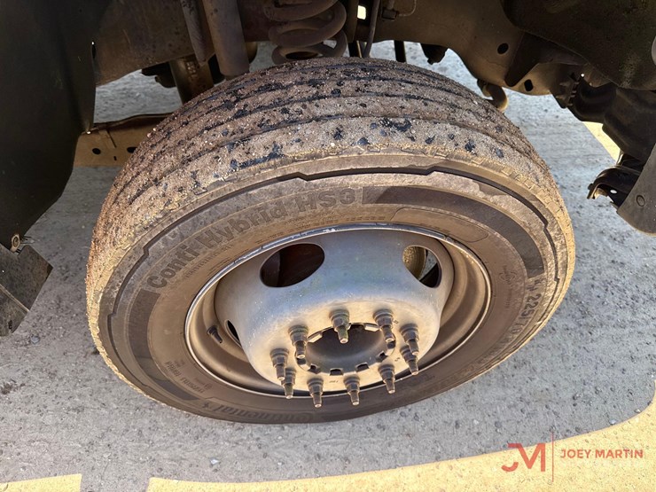 2013-ford-f550-image-8