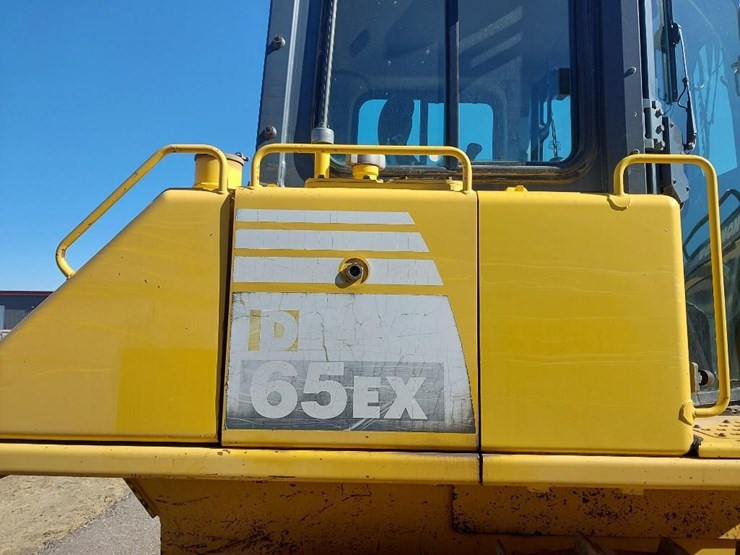 2011-komatsu-d65ex-16-image-18