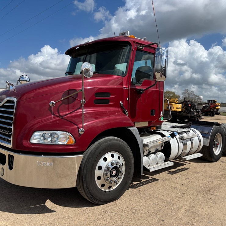 #35104 • 2015 MACK GXU612