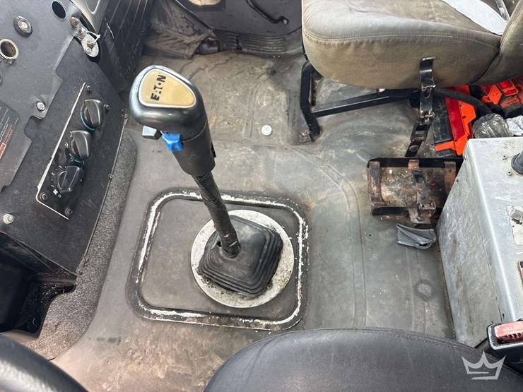 2007-freightliner-m2-112-tri-axle-dump-truck-image-9