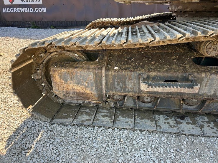 volvo-ec220dlc-excavator-image-17