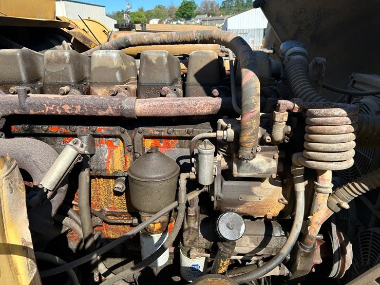 moxy-ha270-rock-truck-image-9