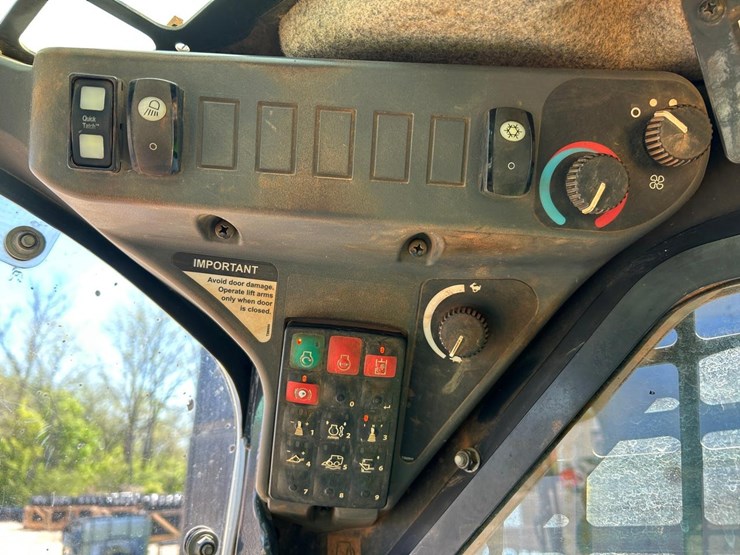 2023-deere-317g-image-21