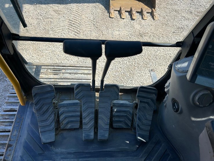 volvo-ec220dlc-excavator-image-28