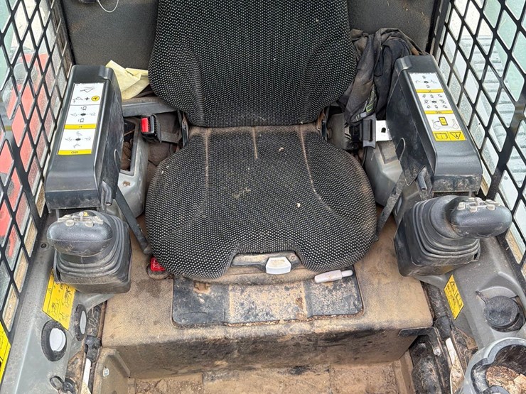 2023-bobcat-t770-image-48