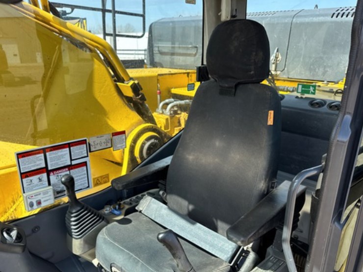 2013-komatsu-pc490-lc-10-image-31