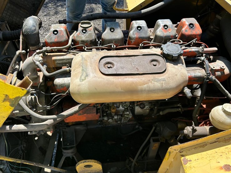 moxy-6225b-rock-truck-image-10