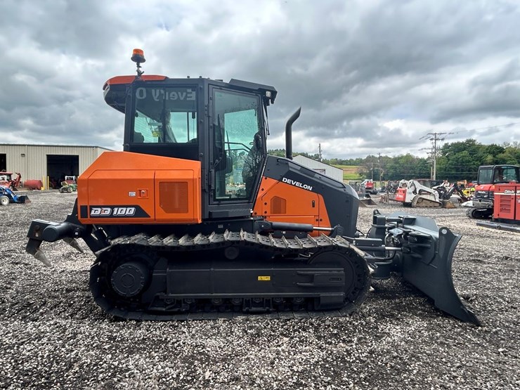 2026--develon-dd100-us10-crawler-dozer-image-5