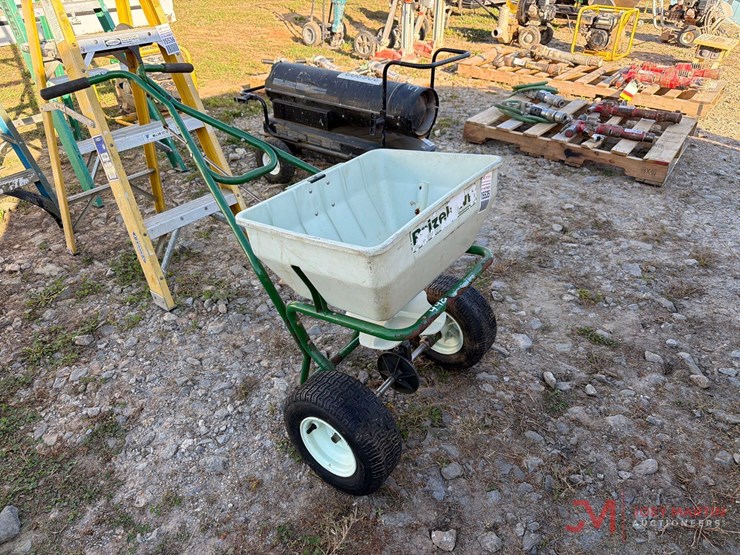 walk-behind-fertalizer-spreader-image-1