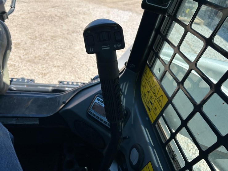 2023-bobcat-t770-image-21