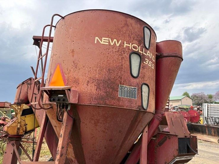 new-holland-355-image-5