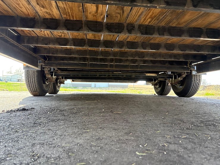 2019-pj-7ft-x-18ft-beaver-tail-bumper-hitch-trailer--1-owner-image-32