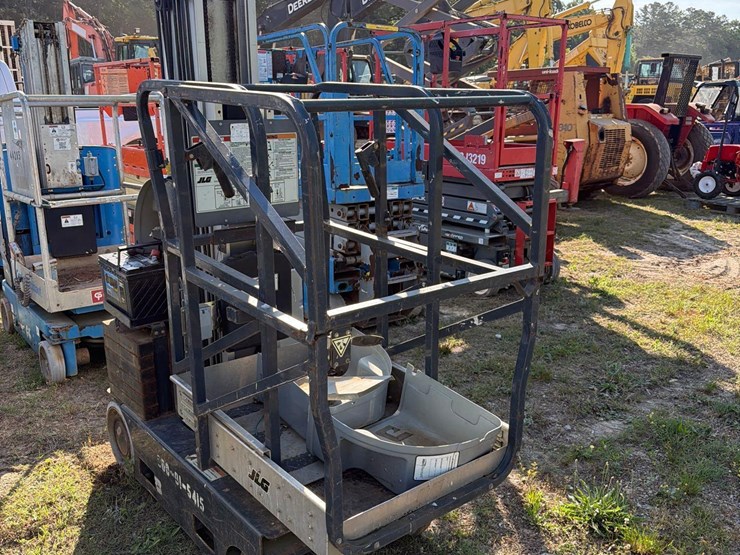 2014-jlg-20mvl-image-2