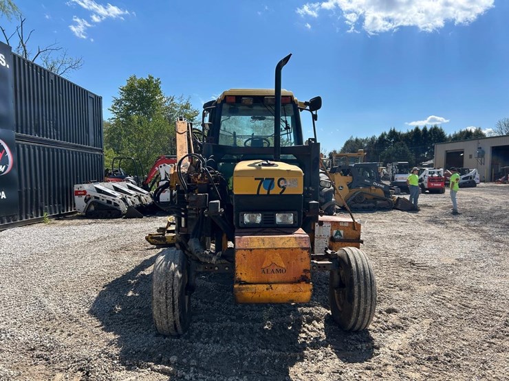 new-holland-8240-image-47