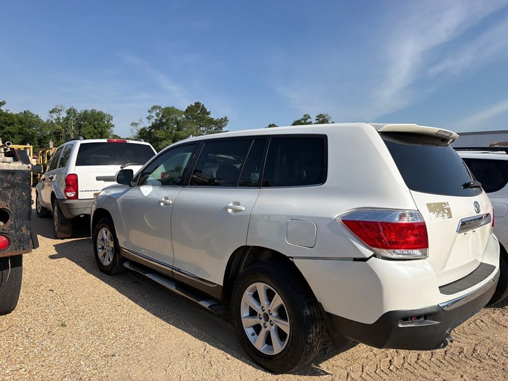 2011-toyota-highlander-image-4