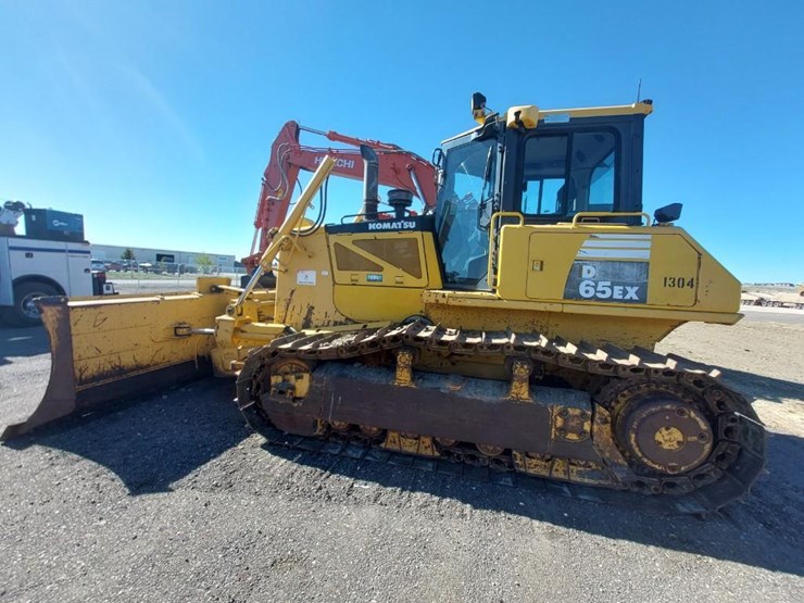 2011-komatsu-d65ex-16-image-3