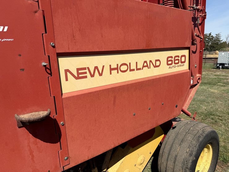 new-holland-660-image-5