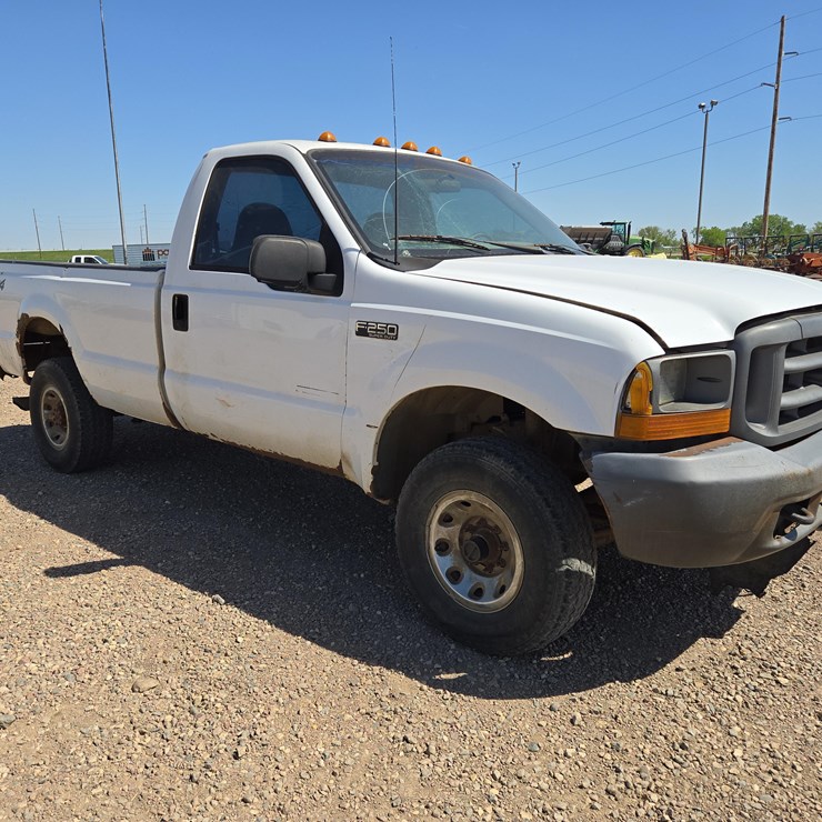 2000 FORD 2000