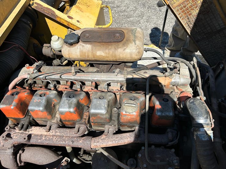 moxy-6225b-rock-truck-image-9