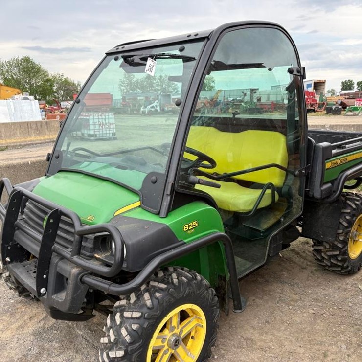 JOHN DEERE GATOR