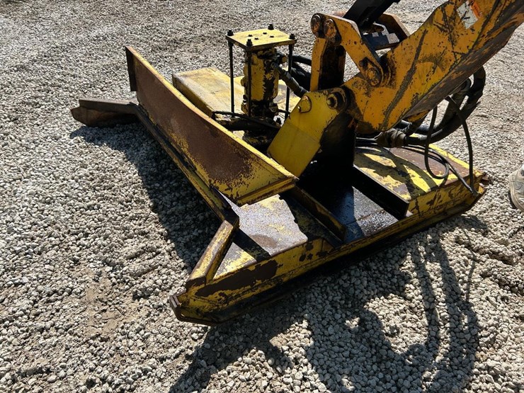 new-holland-8240-image-60
