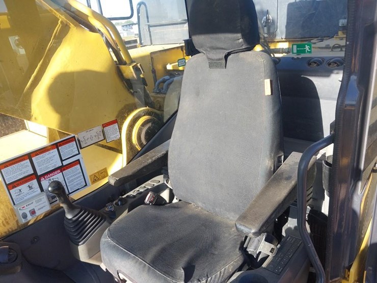 2013-komatsu-pc490-lc-10-image-32