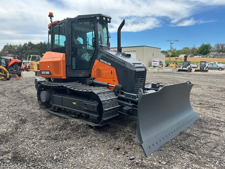 2026-develon-dd100-us10-crawler-dozer-image-6
