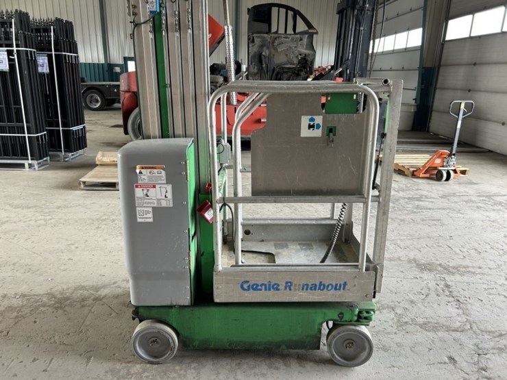 2011-genie-gr11-vertical-mast-lift-image-4