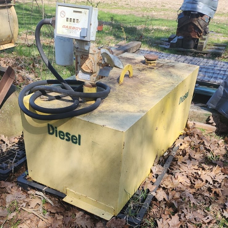 #6100 • 100 Gallon Diesel Tank (Loganville, WI)