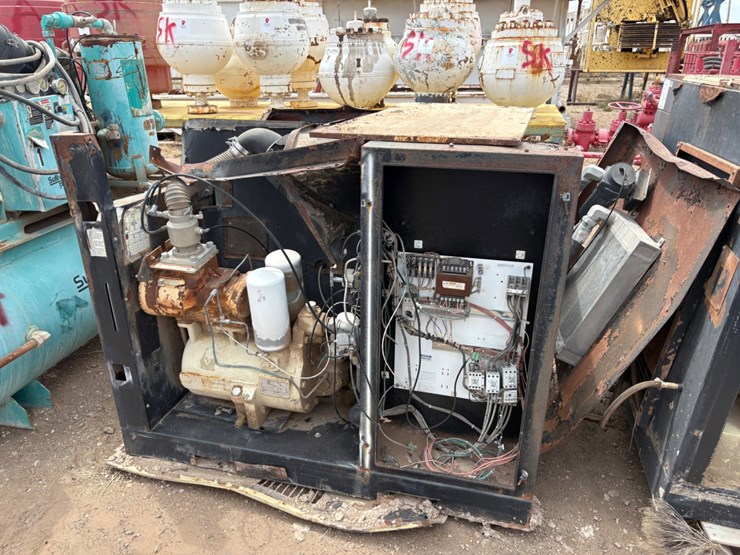 (3)-inoperable/incomplete-ingersoll-rand-up6-40-125-corkscrew-air-compressors-&-(1)-sullivan-palatek-air-compressor-image-5