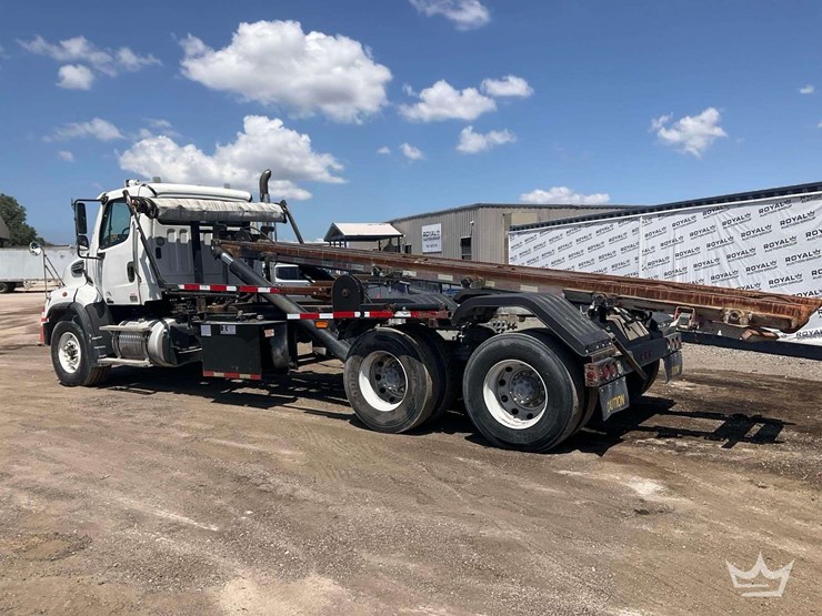 2014-freightliner-114sd-image-4