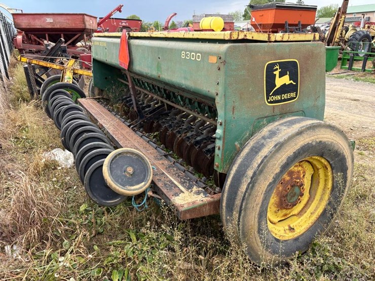 john-deere-8300-image-4