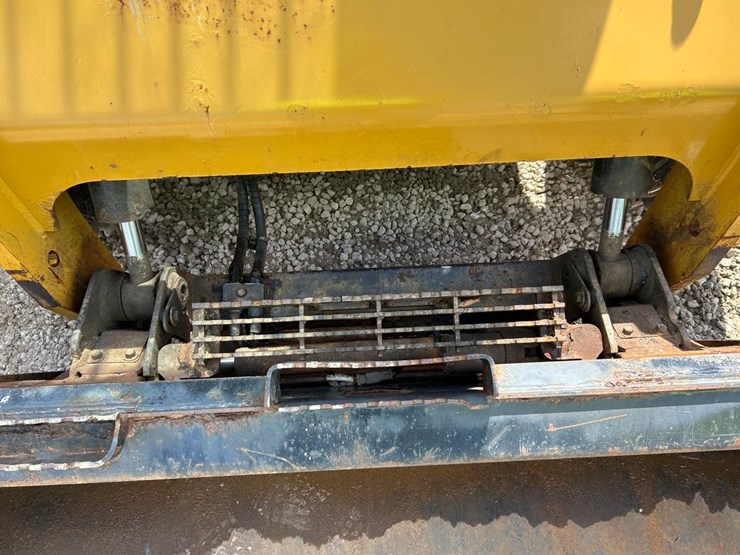 2015-caterpillar-246d-image-10