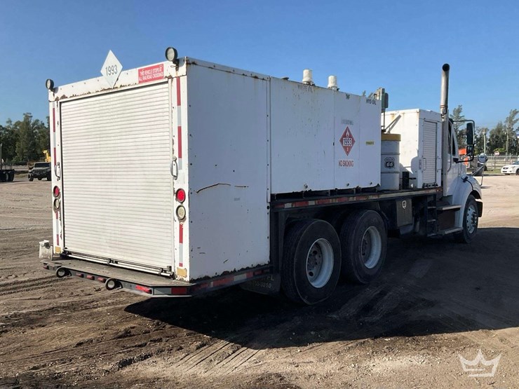 2012-freightliner-m2-112-t/a-fuel-and-lube-truck-image-3