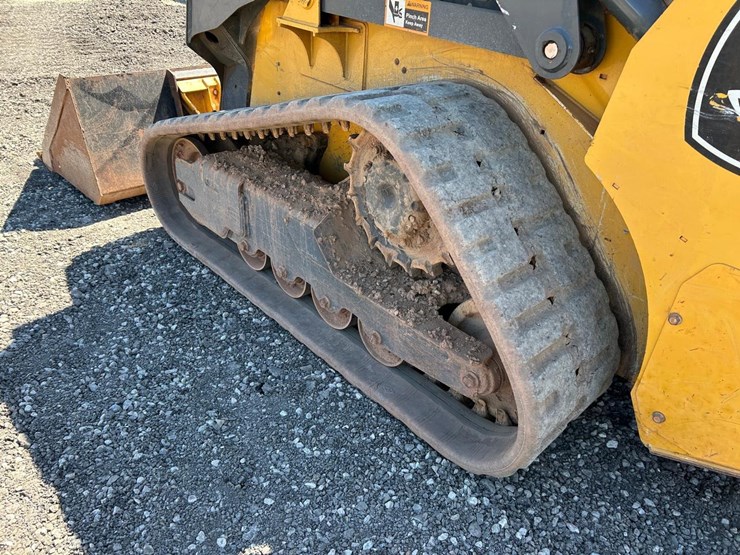 2023-deere-317g-image-16