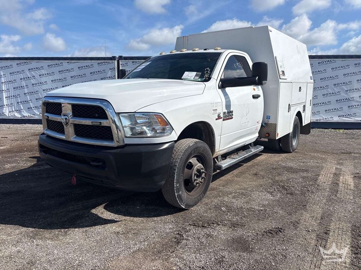 2014-dodge-3500-image-1