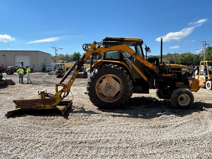 new-holland-8240-image-45