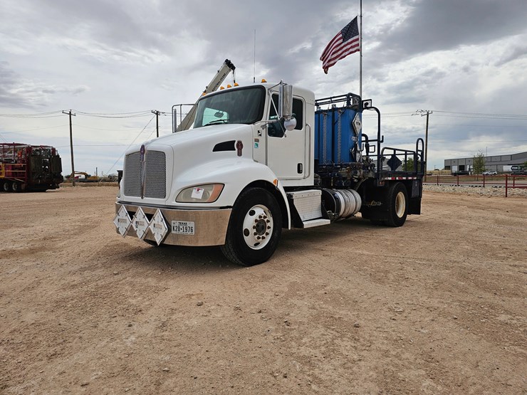 2013-kenworth-t370-image-2